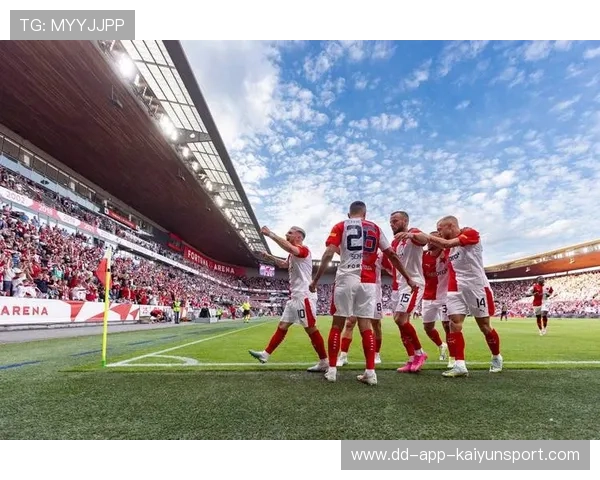 欧冠焦点战！斯拉维亚主场掀冷门，阿森纳客场稳出线，阿森纳0-1维拉英超两连败